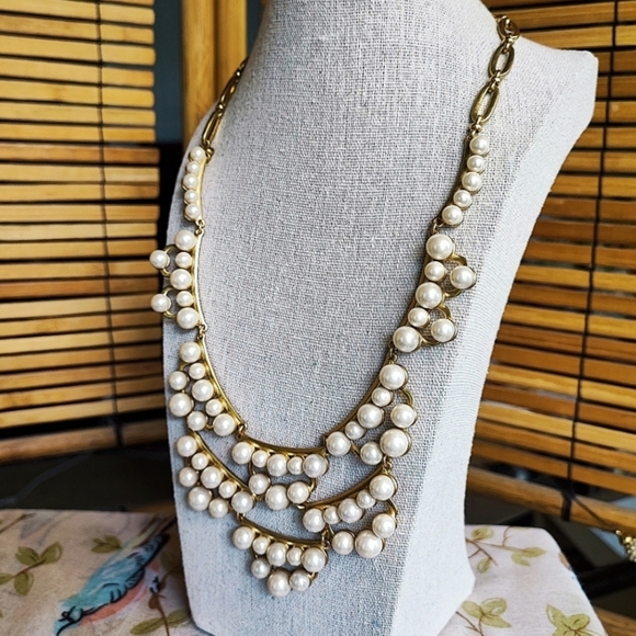 Cascading Gold Tone Pitted Faux Pearls & Faceted Glass Beaded Necklace NWOT - Picture 9 of 9